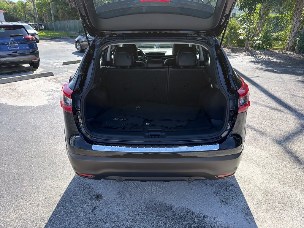 Used 2022 Nissan Rogue Sport SV w/ Technology Package AWD/4WD image 33