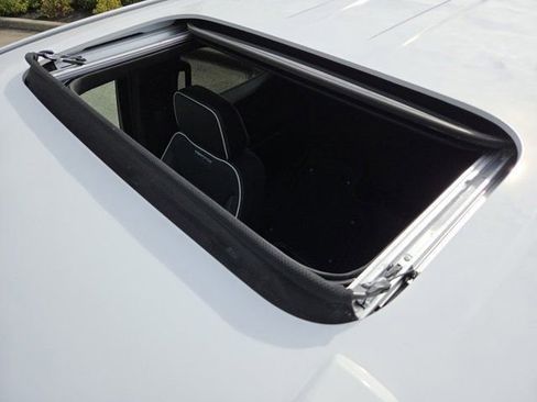 Used 2024 GMC Sierra 1500 AT4X image 9