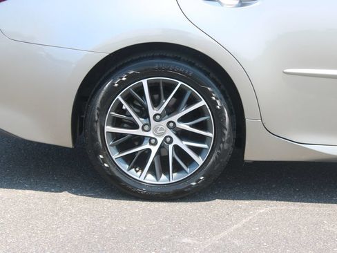 Used 2018 Lexus ES 350 w/ Luxury Package w/Wood Trim FWD image 13