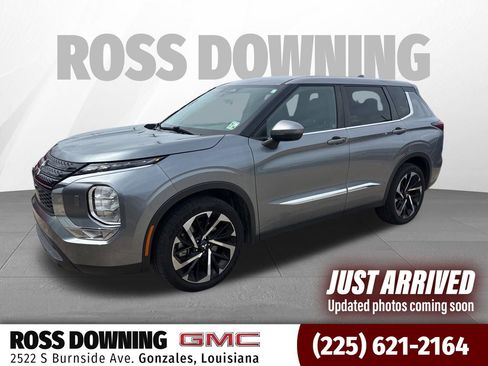 Used 2023 Mitsubishi Outlander SE image 1