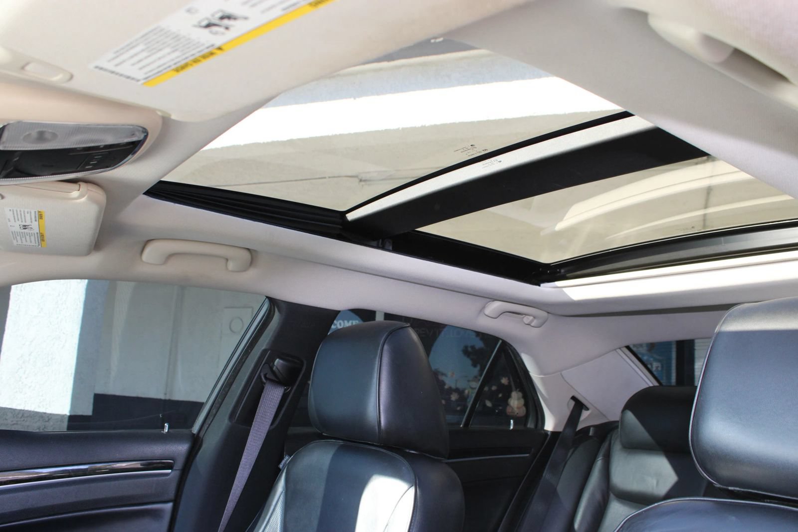 Used 2016 Chrysler 300 C RWD image 18