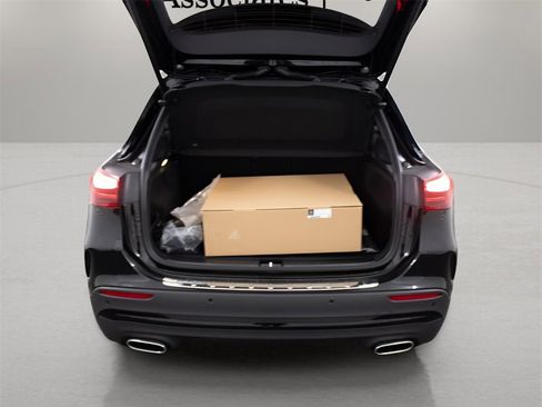 Used 2025 Mercedes-Benz GLA 250 image 11