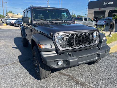 Used 2025 Jeep Wrangler Unlimited Sport AWD/4WD image 2