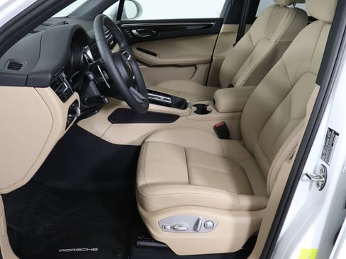 Used 2025 Porsche Macan image 5