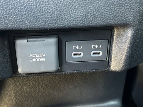 Used 2025 Toyota Tacoma Limited AWD/4WD image 23