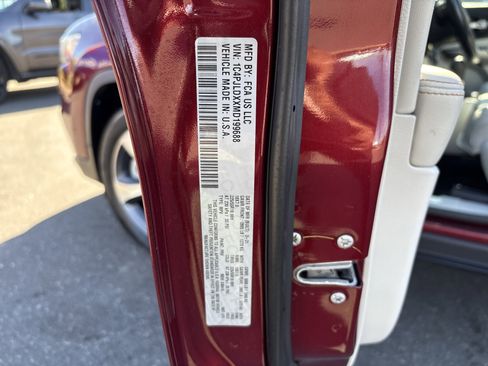 Certified 2021 Jeep Cherokee Limited w/ Elite Package image 37