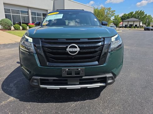 Used 2023 Nissan Pathfinder SL w/ Lighting Package (N92) FWD image 3