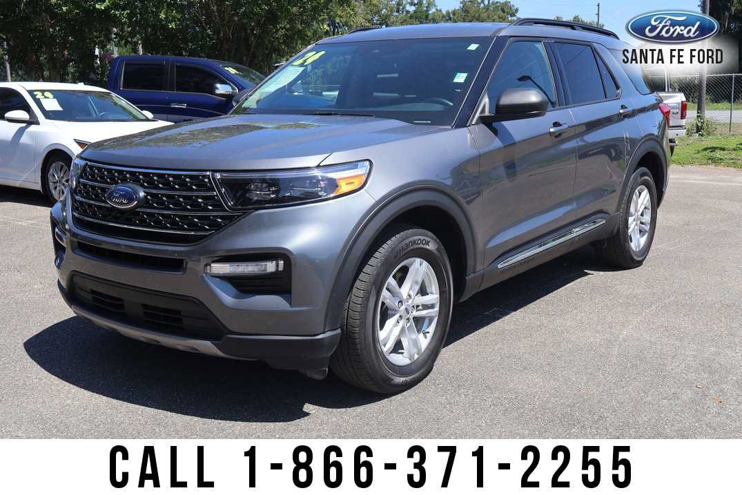 Used 2024 Ford Explorer XLT w/ Equipment Group 202A AWD/4WD image 2