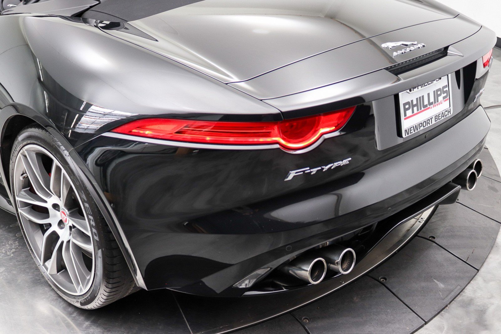 Used 2017 Jaguar F-TYPE R AWD/4WD image 20