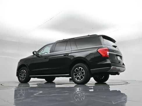Used 2023 Ford Expedition Max XLT image 4