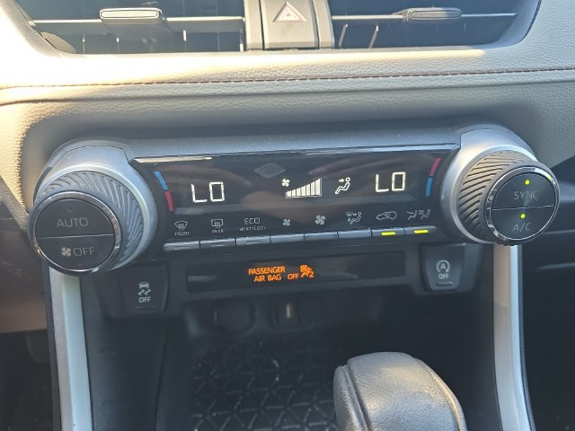 Used 2020 Toyota RAV4 XLE w/ Convenience Package FWD image 20