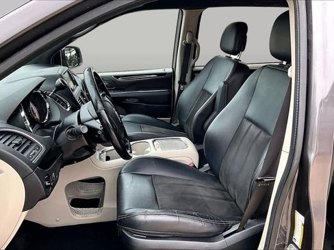 Used 2020 Dodge Grand Caravan SXT FWD image 11