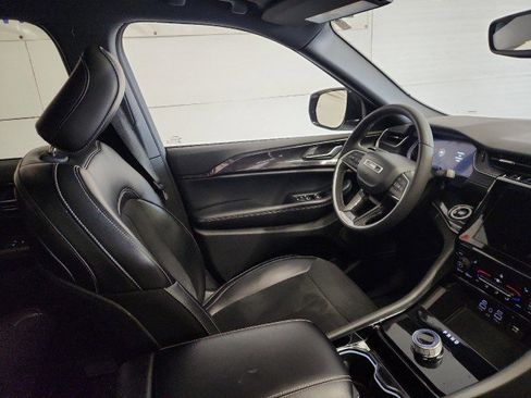 Used 2023 Jeep Grand Cherokee L Laredo image 11