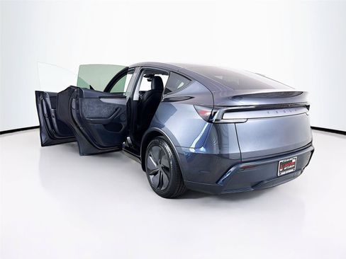 Used 2026 Tesla Model Y 2WD image 41