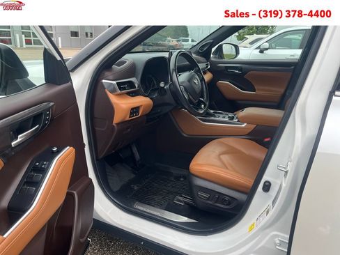 Certified 2021 Toyota Highlander Platinum AWD/4WD image 17