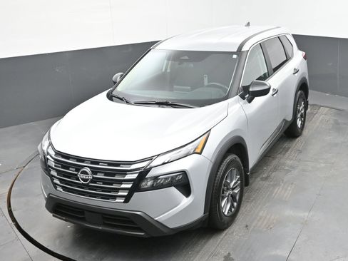 Certified 2025 Nissan Rogue S image 32