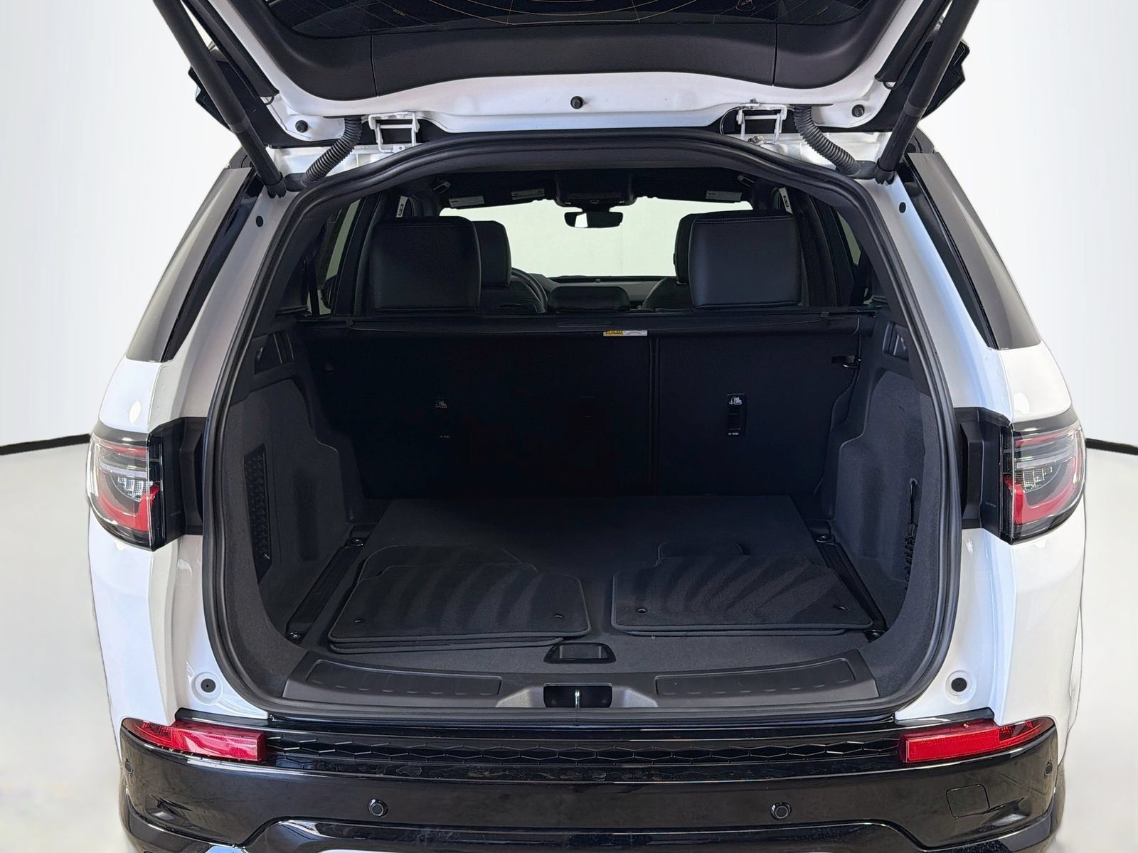 Certified 2025 Land Rover Discovery Sport Dynamic SE AWD/4WD image 29