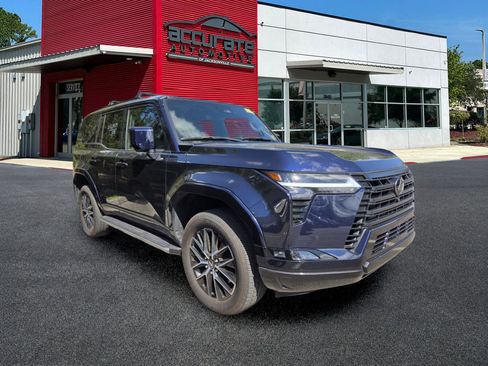 Used 2024 Lexus GX 550 AWD/4WD image 2