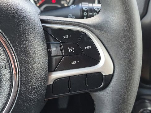 Used 2023 Jeep Renegade Altitude image 23