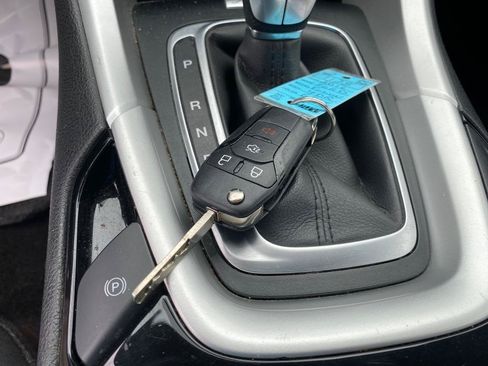 Used 2016 Ford Fusion SE FWD image 30