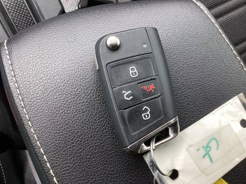 Used 2022 Volkswagen Tiguan S w/ Driver Assistance Package FWD image 30
