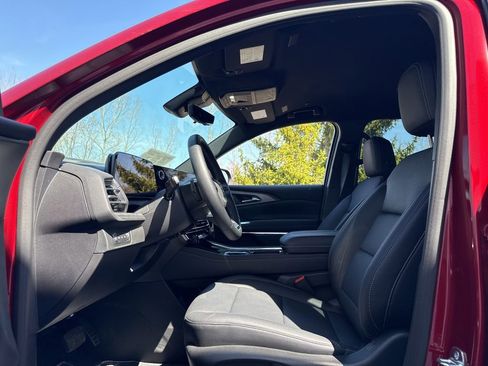 Used 2026 Chevrolet Traverse LT w/ Driver Confidence Package image 12