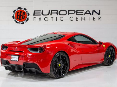 Used 2018 Ferrari 488 GTB RWD image 5