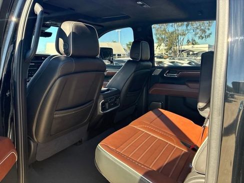 Used 2024 GMC Sierra 2500 Denali Ultimate AWD/4WD image 9