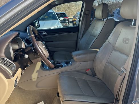 Used 2017 Jeep Grand Cherokee Overland w/ Jeep Active Safety Group image 9