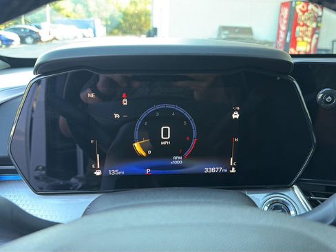 Used 2025 Chevrolet Trax LT w/ LT Convenience Package FWD image 22