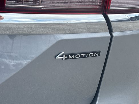 Used 2024 Volkswagen Atlas SE AWD/4WD image 9