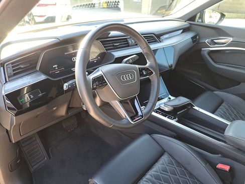 Used 2022 Audi e-tron S Prestige AWD/4WD image 10