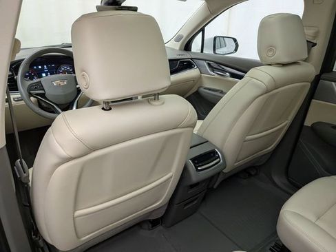 Used 2023 Cadillac XT6 Premium Luxury w/ Technology Package AWD/4WD image 22