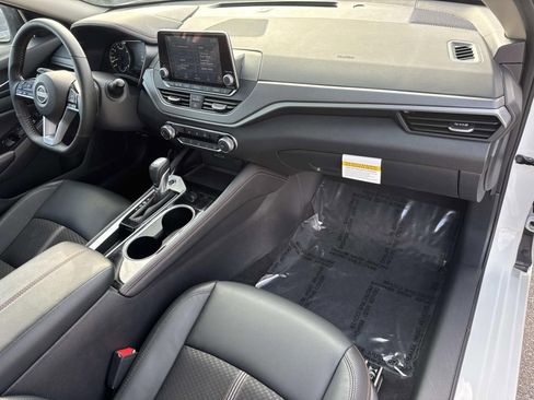 Used 2025 Nissan Altima 2.5 SR FWD image 10