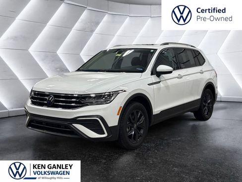 Certified 2024 Volkswagen Tiguan SE w/ Panoramic Sunroof Package AWD/4WD image 1