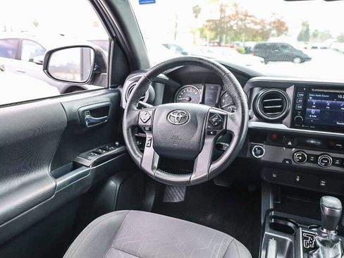 Used 2017 Toyota Tacoma TRD Sport w/ Tow Package RWD image 4