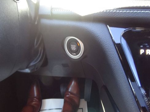 Used 2026 Chrysler Pacifica Limited FWD image 26