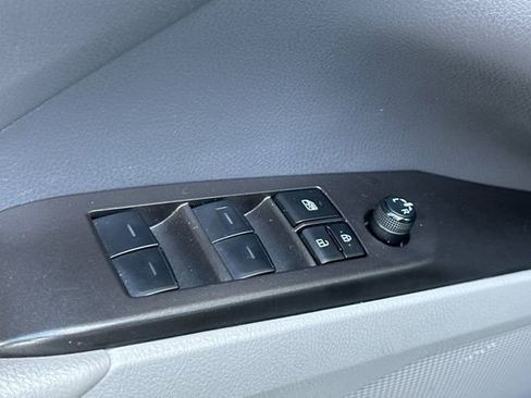 Used 2024 Toyota Camry SE FWD image 12