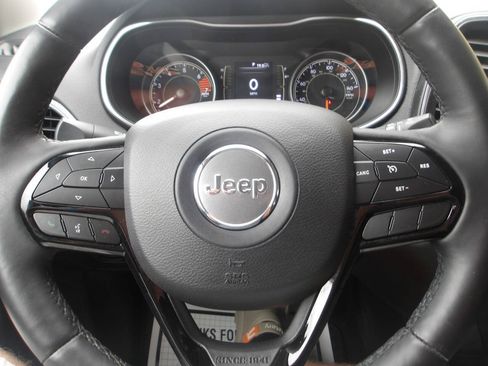 Used 2019 Jeep Cherokee Latitude Plus AWD/4WD image 14