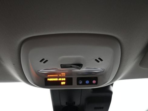 Used 2025 Chevrolet Trax LT w/ LT Convenience Package FWD image 17