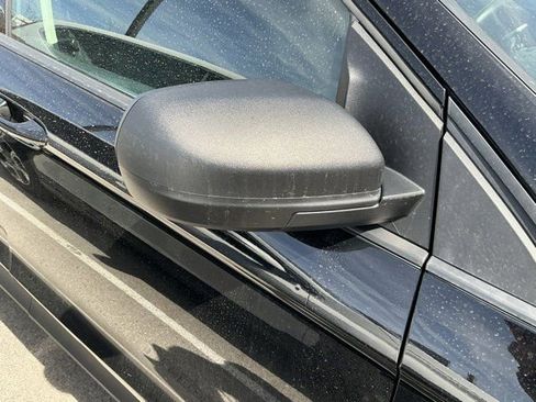 Used 2017 Ford Edge SE image 19