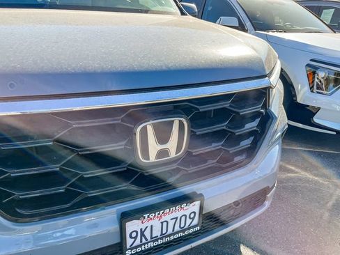 Used 2024 Honda Pilot Touring image 4