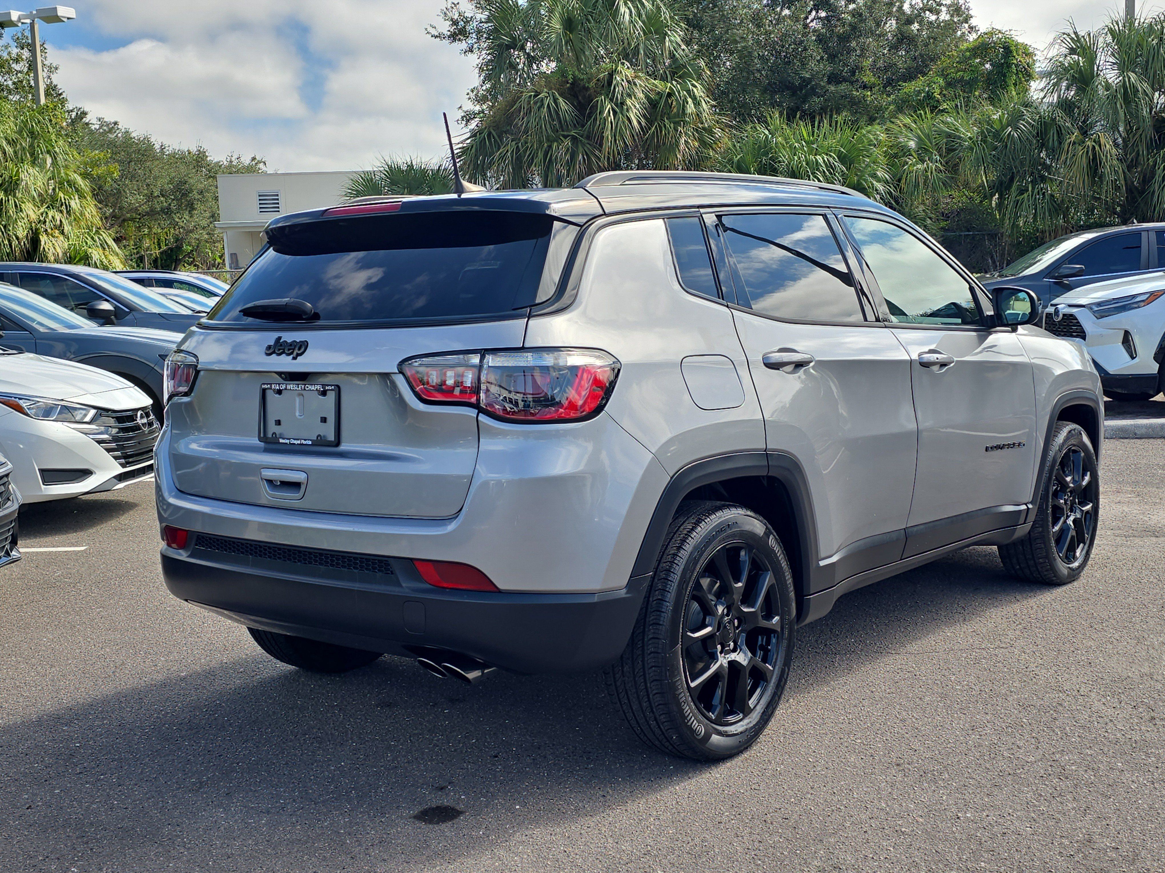 Used 2022 Jeep Compass Latitude FWD image 8