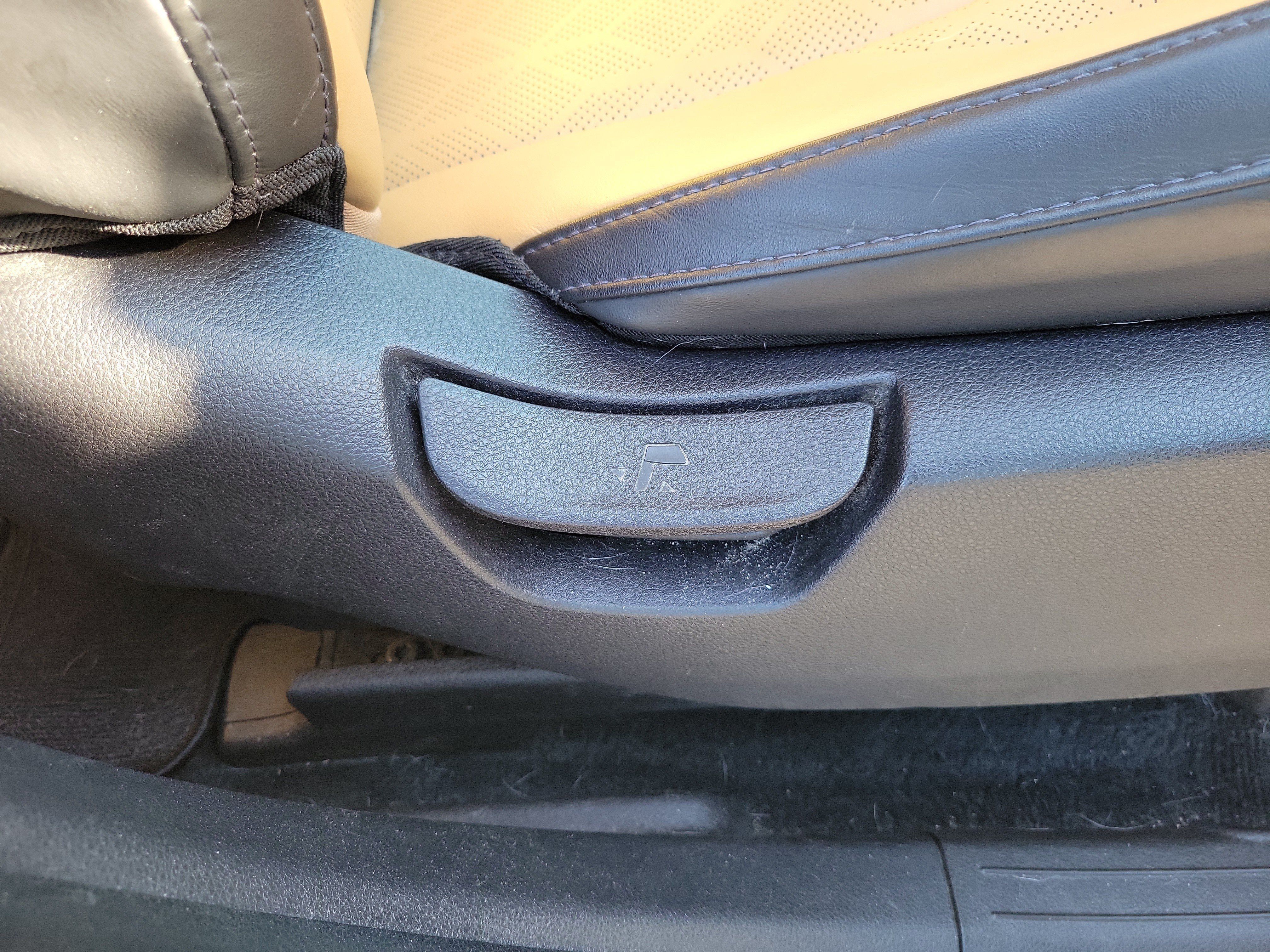 Used 2022 Kia Carnival LX FWD image 9
