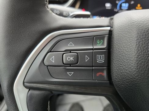 Used 2025 Jeep Grand Cherokee Altitude image 19