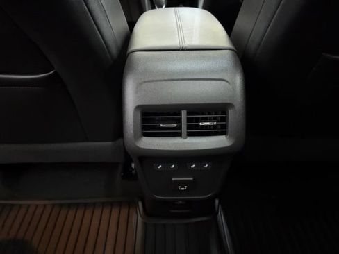 Used 2023 Chevrolet Equinox Premier FWD image 22