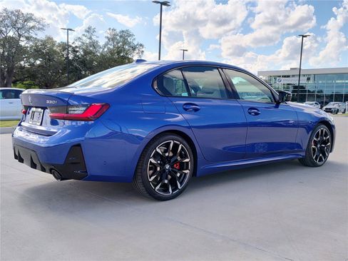 Used 2026 BMW 330i Sedan w/ M Sport Package RWD image 4