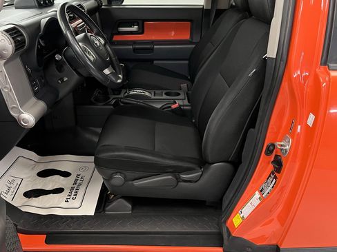 Used 2014 Toyota FJ Cruiser 4WD image 18