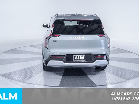 Used 2024 Kia EV9 Land image 9