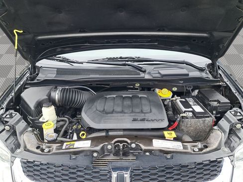 Used 2020 Dodge Grand Caravan SXT image 28